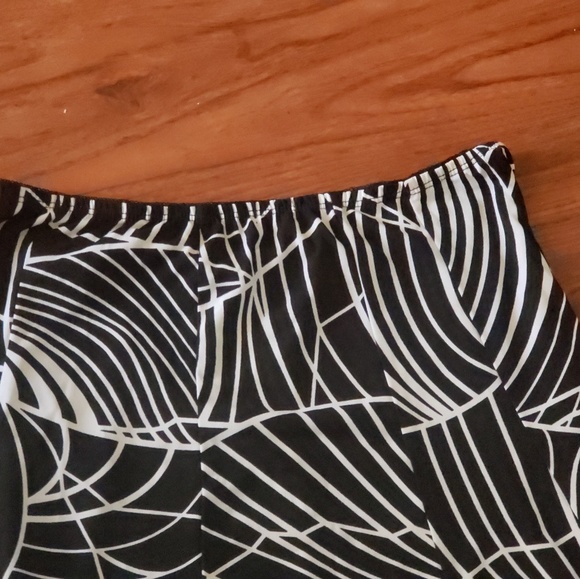 Molly and Maxx black and white knee length skirt. - Picture 2 of 3